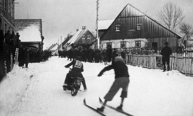 42 Závody v motoskijöringu