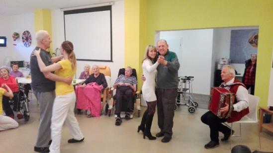 Jelikož jsme z návštěvy pana harmonikáře vždycky nadšení a jeho písničky si broukáme ještě večer před spaním, rozhodli jsme se, že ho přivítáme i v březnu. Tentokrát ve čtvrtek 23. 3.