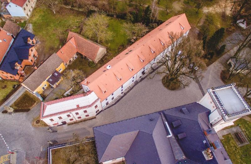 město Praha a určitě máme v plánu i s tímto zařízením úzce spolupracovat. Třeba při praní prádla, jelikož prádelna je v našem objektu," řekl nejen k historii budovy Boris Šťastný.