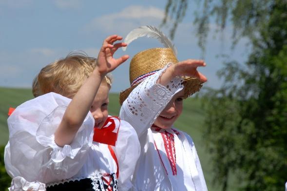 Úplné základní školy jsou takové, které poskytují základní vzdělání 1. i 2. stupně. Takových základních škol je v regionu 8.