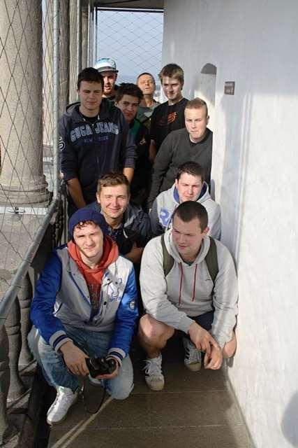 Domov mládeže - sportovní a zájmová činnost Celoročně pracovaly následující zájmové kroužky: - sálová kopaná - florbal - volejbal - stolní tenis - posilovna - badminton