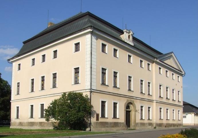 4.4.4 Kostelec nad Orlicí, starý zámek Starý zámek v Kostelci nad Orlicí byl původně tvrzí, která byla postavena v 17.