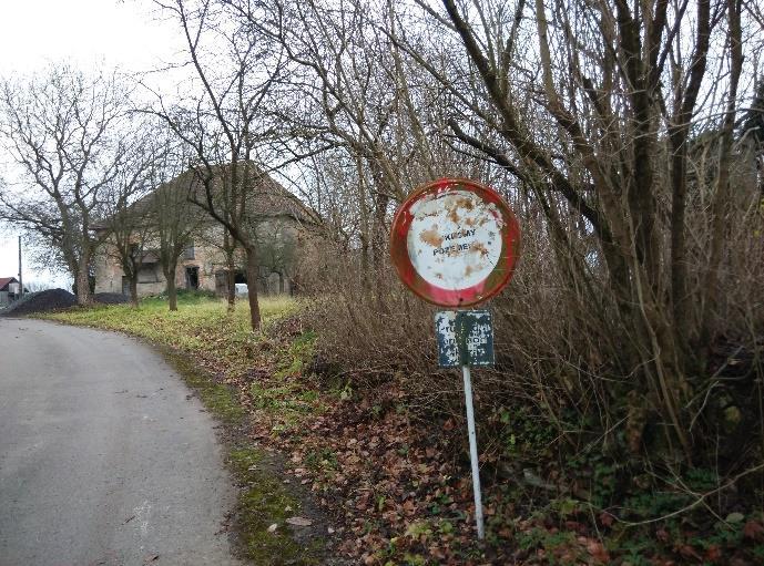 4.4.12 Uhříňovice Tvrz Uhříňovice byla zřejmě postavena někdy na konci 14. století, v tomto čase se udává první zmínka o ní.