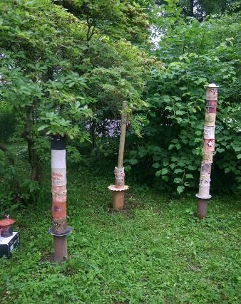 Keramický kroužek a Totemový rituál Součástí arteterapeutického programu klientů na pobytu byla práce s keramickou hmotou. Práce probíhaly většinou 1x týdně po dobu 2 hod.