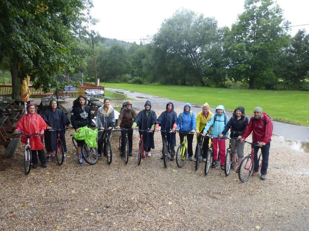 Teambuilding Ve dnech 1. 2. září proběhlo dvoudenní setkání všech zaměstnanců střediska, tzv. Teambuilding, který byl zaměřen na stmelování kolektivu.