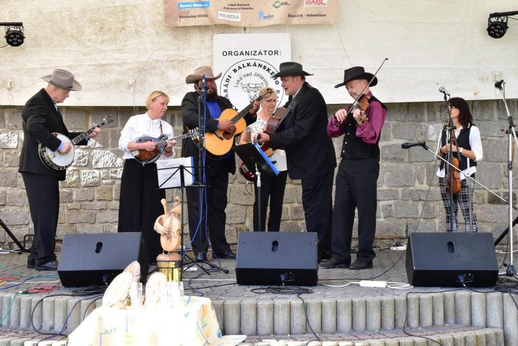 BLUGRASS COMEBACK Opava Rovněž premiéra na festivalu, a to velice zdařilá. Tradiční podání bluegrassu, včetně vizualizace (obleky, prostorové mikrofony, etc.