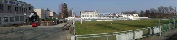 h) Fotbalový stadion Fotbalový stadion v Koškově ulici Fotbalový areál je i přes další drobné či větší investice jedním z nejstarších sportovišť.