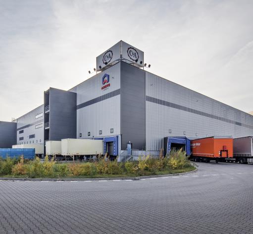 Moderní výrobní hala třídy A (vlastněná Arete Alfa SK) sousedící s průmyslovým parkem Kia Motors Slovakia s přímým napojením na dálnici D1 a hlavní dopravní trasy.