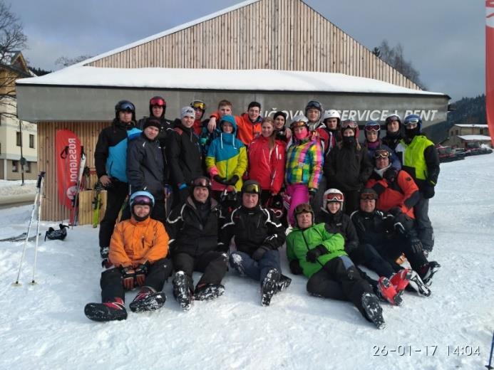 Výcvik v lyžování a přesunech na sněhu a ledu 2017 V měsících lednu a únoru probíhal týdenní výcvik v lyžování a přesunech na ledu a sněhu pro žáky druhých ročníků VSŠ a VOŠ MO v Deštném v Orlických