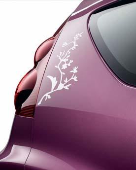 logom Peugeot Metalická farba karosérie Posilňovač riadenia Kryt batožiny táčkomer Zadné opierky hlavy výškovo