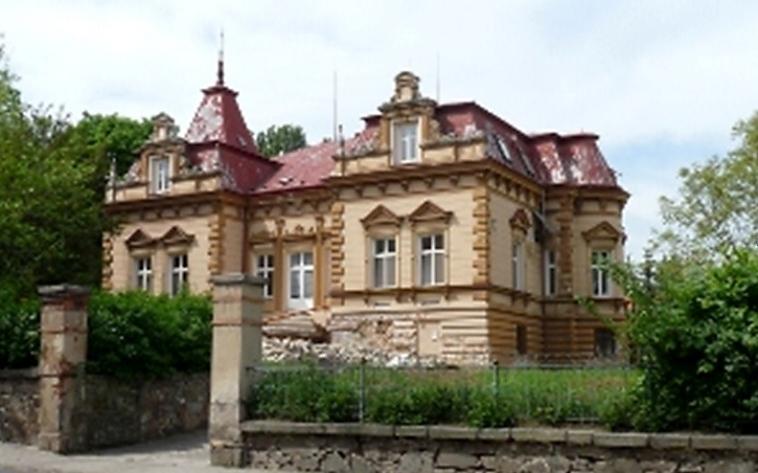 Víte, že... Domov v datech 1996 1997 * Domov důchodců vznikl v Kadani v roce 1996 * tehdy působil v ulici Kpt.