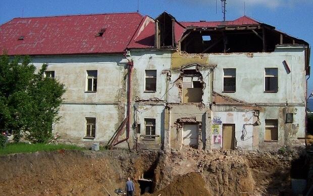 Klášterci nad Ohří, Mašťově a Vejprtech a také Ústavy sociální péče v Kadani, Mašťově, Chomutově, Vejprtech a Kovářské * ředitelem organizace byl pan Egon Fotr Jídelna s vývařovnou a ředitelství