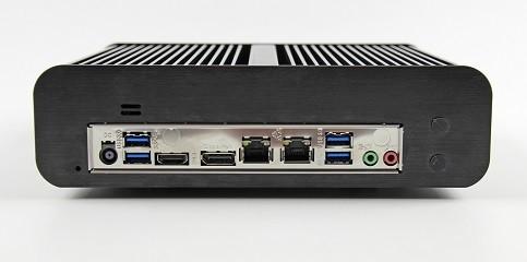 DataLab PC-Q Upozornění Při umisťování počítače prosím vemte v úvahu, že je třeba zajistit proudění vzduchu kolem hliníkového pláště.