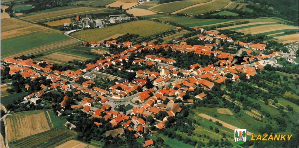 Lažánky Obec Lažánky leží západně od Brna na samém pokraji Českomoravské vysočiny v okrese Brno venkov.