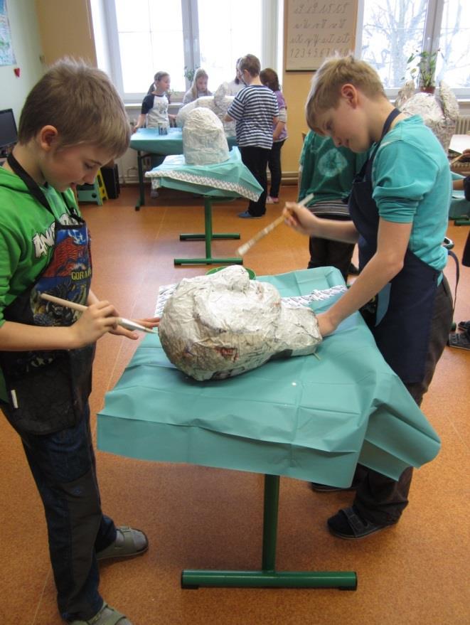 Na bílý nátěr používáme latex a proto k práci volíme dvojici šikovných