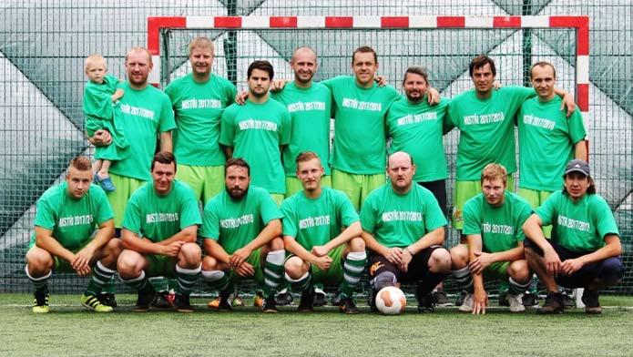 Mistři! Po sedmiletém čekání se nestárnoucí mužstvo Fit Úsovsko zaslouženě umístilo na vrcholu olomouckého krajského přeboru pod taktovkou zkušeného trenéra Martina Mikulici.