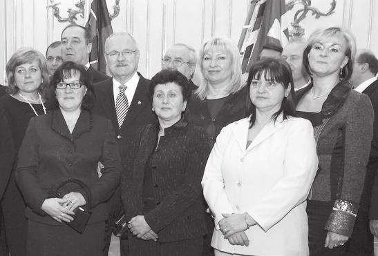M a d u n i c k é OZVENY OZVENY ROČNĺK XVIII. ČĺSLO 1 FEBRUÁR 2009 Noví prváčikovia sú už zapísaní Škôlkarov zapíšeme v marci Materská škola Madunice oznamuje rodičom, že v pracovných dňoch od 1.