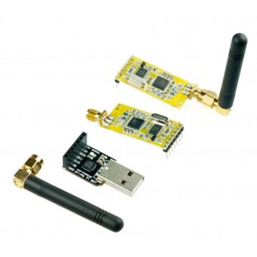 Obyčejně jsou dodávány dva trancievery (předpokládáme totiž oboustranné spojení) spolu s USB adapterem. Vidíme ho i na obrázku: Je to převodník mezi USB a UARTem na úrovni TTL od firmy DFRobot.com.