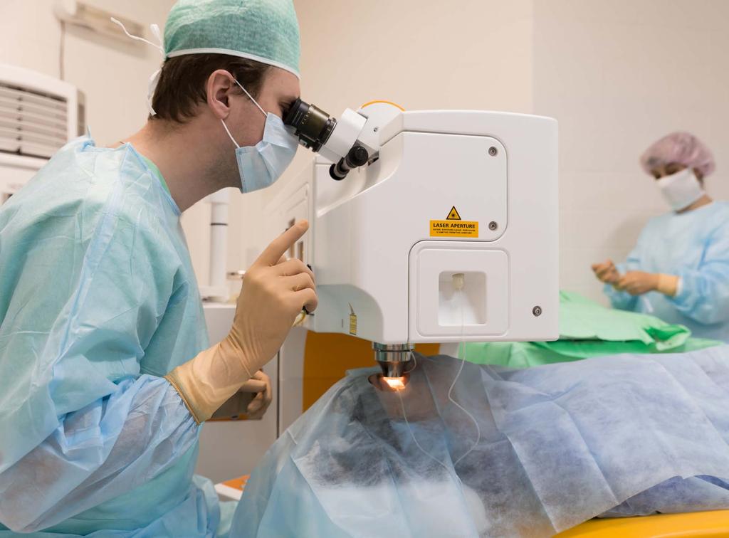Operace katarakty s použitím femtosekundového laseru trvá necelé tři minuty.