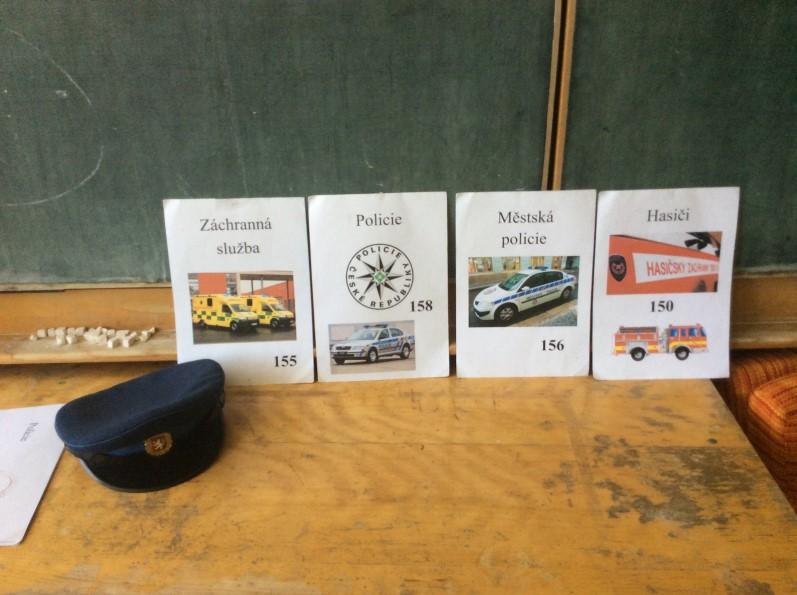 Samozřejmě plnily celou řadu dalších sportovně branných úkolů, které se jim mohou v životě