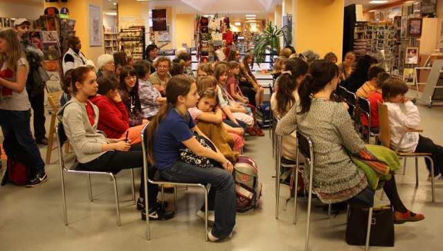 LITERÁTI NA TÁBORSKÉ V knihkupectví NEOLUXOR proběhlo 20. dubna slavnostní vyhlášení výsledků školní literární soutěže.