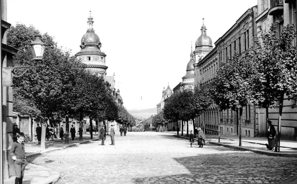 1887 vzniká druhé nádraží Jihlava město, což vedlo k