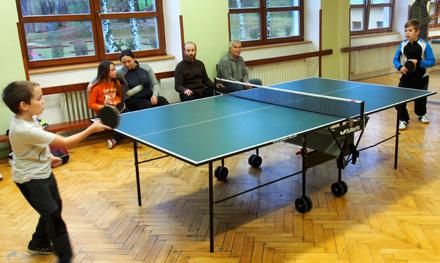 Setkání se uskuteční od 10.30 hod v budově bývalé školy, vchod zadními dveřmi. Podle počtu zájemců stanovíme poté hrací dny a jejich četnost. Sportovní obuv a tenisky na přezutí je nutné si přinést.