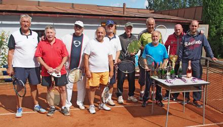 Doufáme, že našim forma vydrží po celou podzimní část soutěže a počasí bude přát i v listopadu, kdy se hrají ještě dvě kola, tak aby fotbalové trávníky nebyly před zimou nepřiměřeně poškozeny.