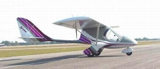 Interplane Skyboy Obr. 3.3 Interplane Skyboy Vzpěrový hornoplošník s duralovou nosnou konstrukcí a kompozitovou kabinou, s motorem v tlačném uspořádání umístěném na odtokové hraně křídla.