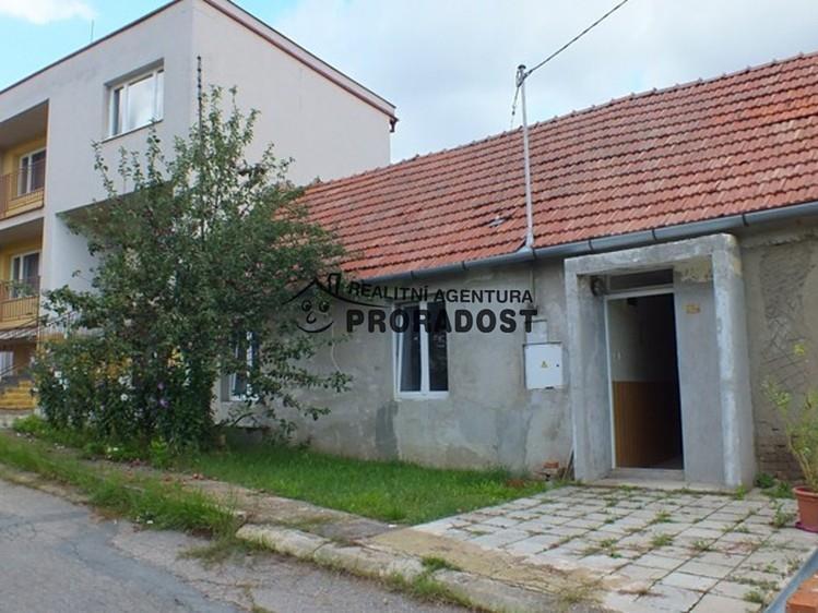 Srovnávané nemovitosti 1. Identifikace Záznam o prodeji srovnávané nemovitosti č. 1 Prodej, Rodinný dům, 80 m 2, Násedlovice Celková cena: 190.000 Kč Adresa: Násedlovice, okres Hodonín 2.