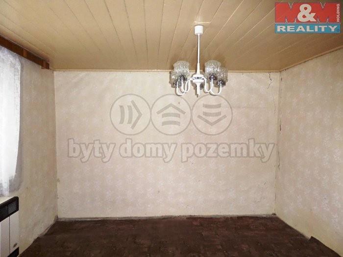 v domě dva pokoje,
