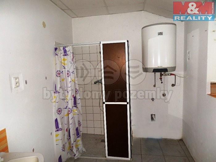 WC, veranda, komora.