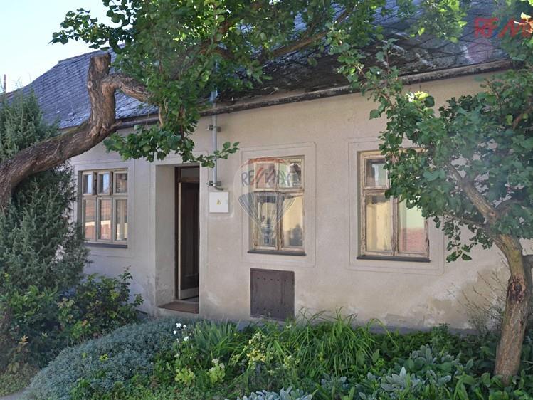 Záznam o prodeji srovnávané nemovitosti č. 4 1. Identifikace Prodej, Rodinný dům, 85 m 2, Želetice Celková cena: 360.000 Kč Adresa: Želetice, okres Hodonín 2.