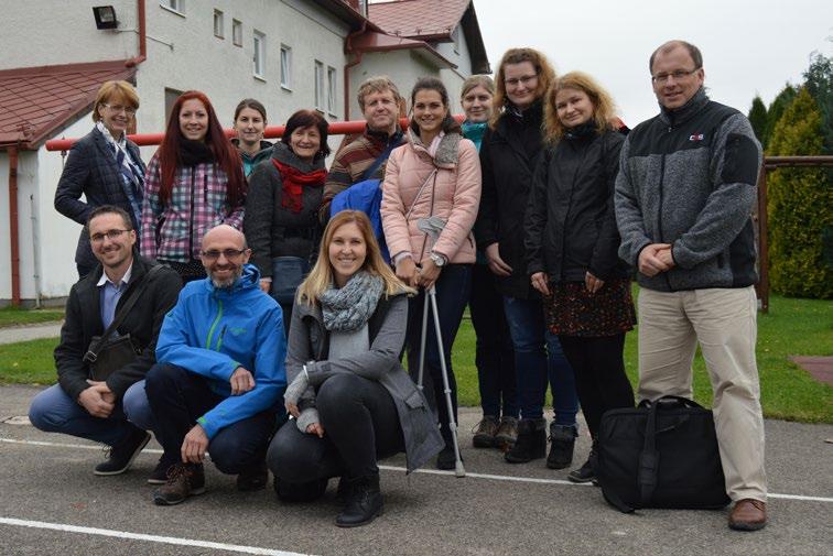 Ženská skupina má naopak nedocenitelný význam pro možnost sdílet často velmi osobní témata a podpořit tak naše mladé ženy a často i maminky v jejich dalších životních rolích.