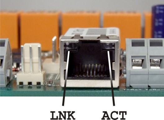 DCD Kontrolka DCD svítí, pokud je navázané TCP spojení do počítačové sítě na datovém portu. Vstupy Kontrolky vstupů (INx) svítí, pokud je na vstup přivedeno napětí nebo je sepnutý připojený kontakt.