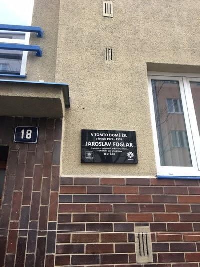 Br. Jestřáb na Žižkově vedl svůj skautský oddíl a v této ulici žil v letech 1978 1999. Letos v červenci navíc budeme slavit 111 let od spisovatelova narození.