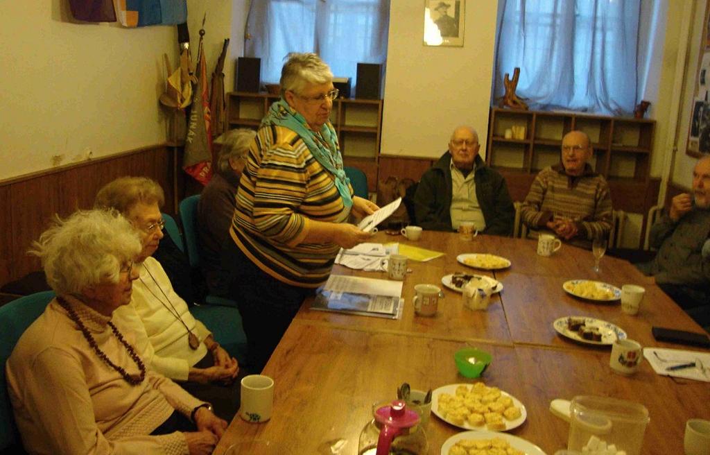 - br. Vladimír Pechar - Pluto se omlouvá všem, které při náhodném setkání nepozdraví poslední dobou stále hůře vidí a nerozpoznává obličeje - br.