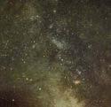 Mliečna cesta Názov Mliečna cesta sa vzťahuje na jemný pás svetla, ktorý prechádza cez nočnú oblohu. Svetlo vytvárajú hviezdy a hmloviny našej Galaxie, zvanej Mliečna cesta.