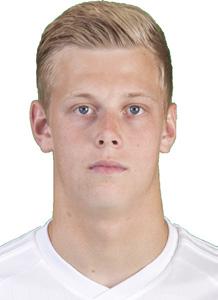 Jako první zahrozili hosté bývalým karvinským hráčem Vlastimilem Daníčkem, který po rohu hlavičkoval sice do protipohybu gólmana Le Gianga, ale vedle. Slovácko si vytvořilo i druhou velkou šanci.