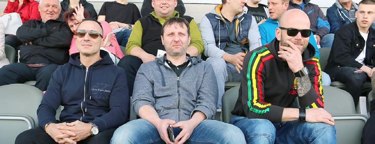 Rozhovor FOTBAL I HÁZENÁ SE VZÁJEMNĚ PODPORUJÍ, A TAK TO MÁ BÝT Prezident HCB Karviná Roman Mucha spolu s hráči navštívil minulé domácí utkání fotbalistů MFK Karviná.