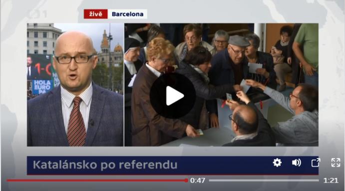Vizuální kontrast neozbrojených občanů se silně vyzbrojenými policisty může vyvolávat konotace neoprávněnosti
