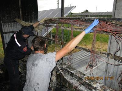 Poţár se v době příjezdu první jednotky PO nacházel ve III. fázi rozvoje. Jednotka provedla hasební zásah pomocí vysokotlakého proudu s vodou. Příčina vzniku poţáru je v šetření.