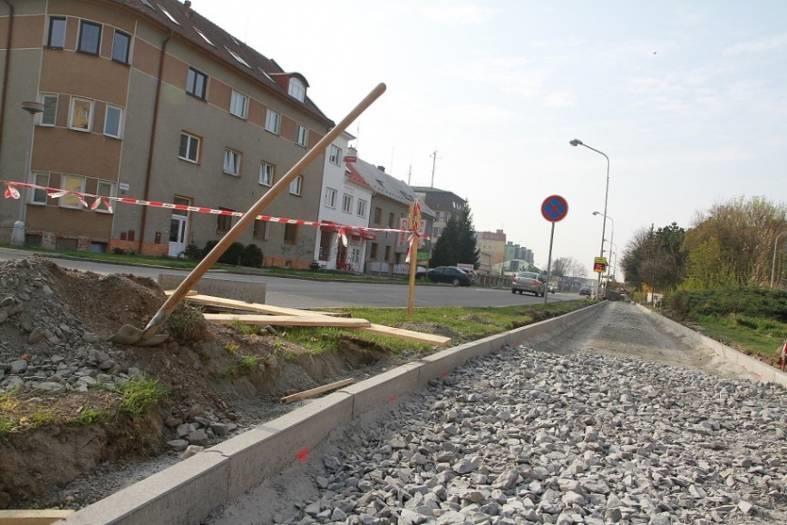 Cyklistická doprava Městem prochází dvě mezinárodní cyklostezky EuroVelo 4 (Central Europe Route) a