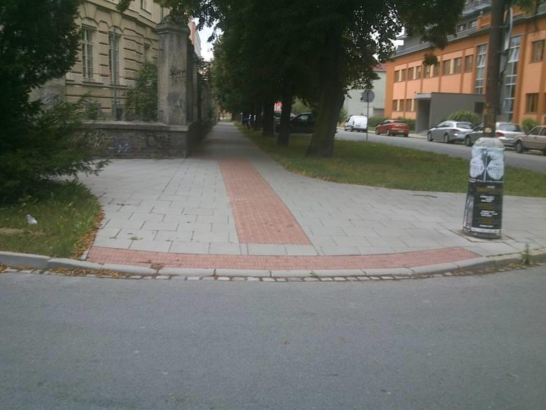 Pěší doprava Město věnuje zvýšenou pozornost při