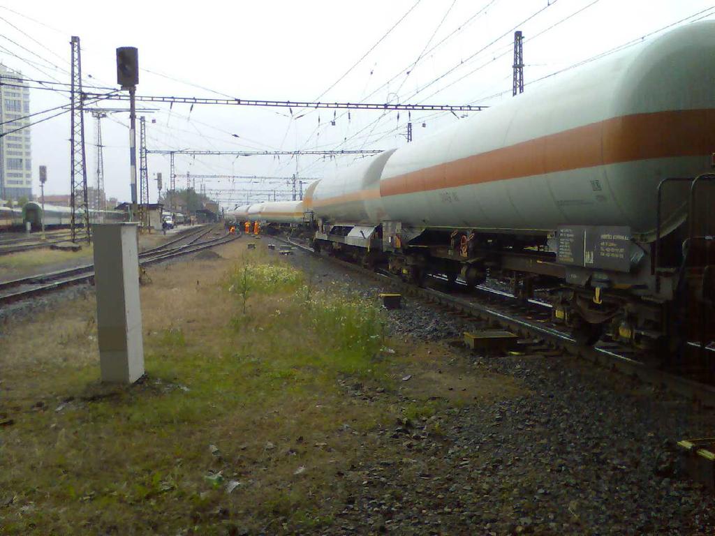SUMMARY Grade: accident Date and time: 22nd June, 2009, 00:42:03 (22:42:03 GMT - 21 st June 2009) Occurrence type: train derailment Description: Derailment of 3 empty wagons of freight train No.