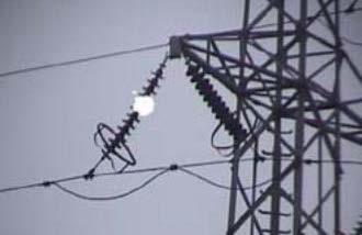 Kapacitní výboje vznikají na nedokonalém spojení kovových předmětů u vedení vysokého napětí 22 kv a 35 kv.