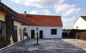 závlahovým systémem nabízí ještě přístřešek s vířivkou.