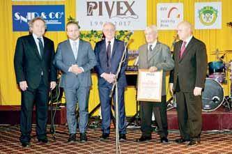 6 a k t u a l i t y Zlatý pohár Pivex pivo 2017 Osobní záštitu nad soutěžemi PIVEX převzal Marian Jurečka ministr zemědělství ČR V rámci slavnostního galavečera byl ministrem zemědělství Marianem