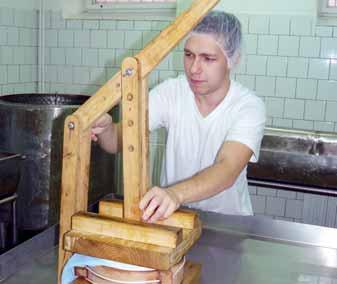 66 v z d ě l á n í / v ý c h o v a hygieny a sanitace, aplikace systému HACCP, chemické, mikrobiální a senzorické kontroly potravin, řízení jakosti, vedení dokumentace. A budoucnost?