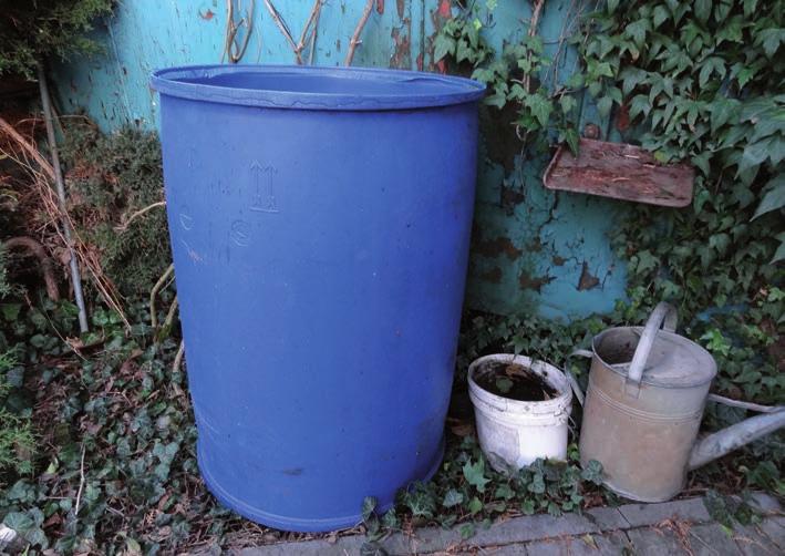 13 Invazivní druhy komárů jako potenciální riziko Obr. 11 Nádoby (např.
